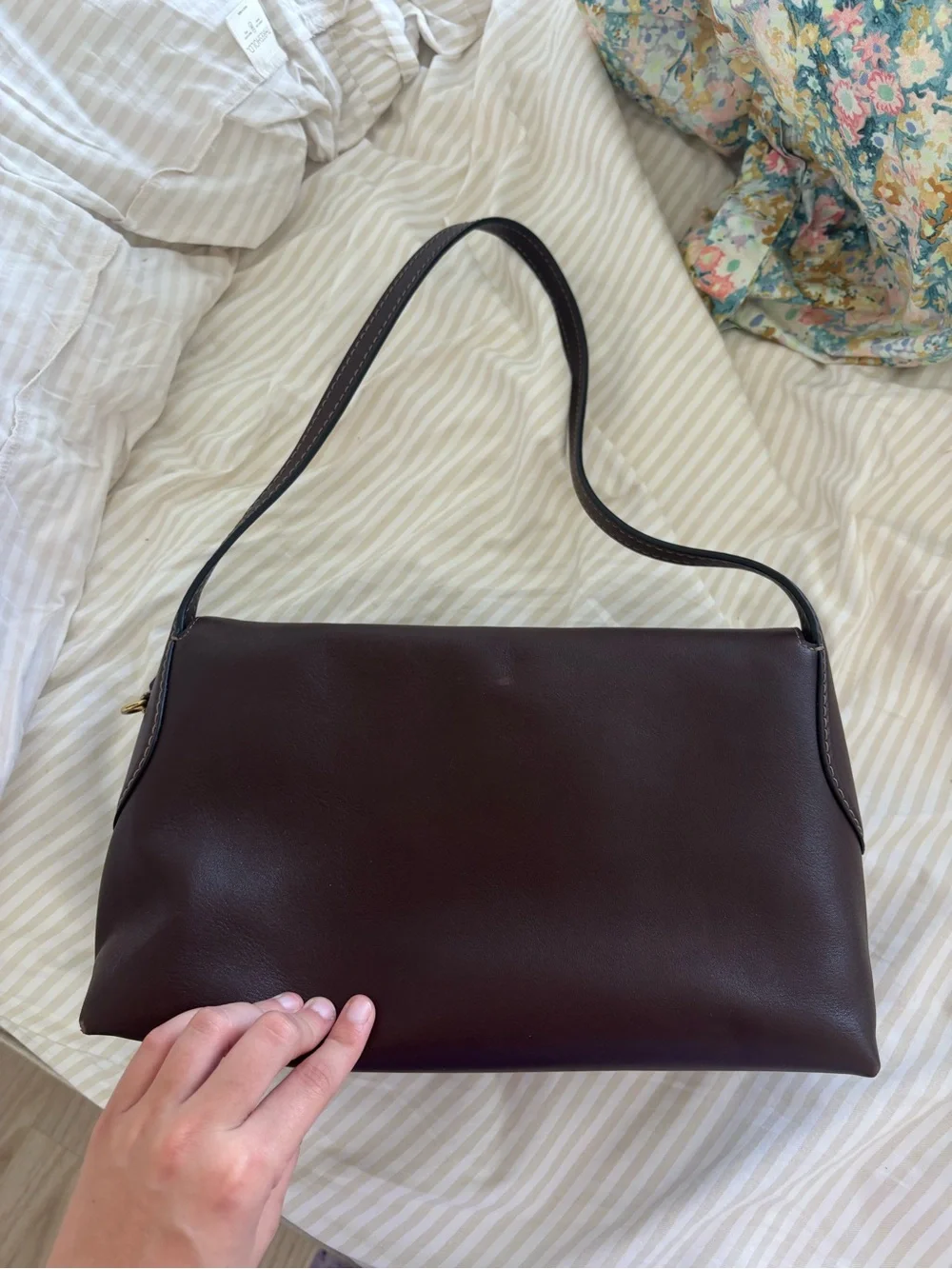 Coach Chelsea Shoulder Bag 30 in Brass/Maple Brown - Picture 7 of 12